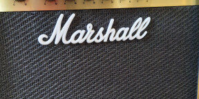Combo Marshall MG15R
