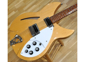 Rickenbacker 330 (12302)