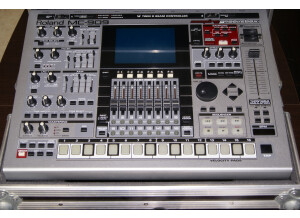 Roland MC-909 Sampling Groovebox (73064)