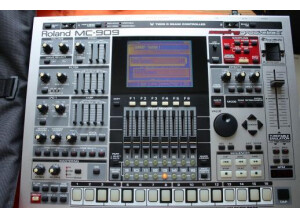 Roland MC-909 Sampling Groovebox (83311)