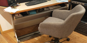 Vends Bureau de studio de marque ZAOR avec ses 2 fauteuils