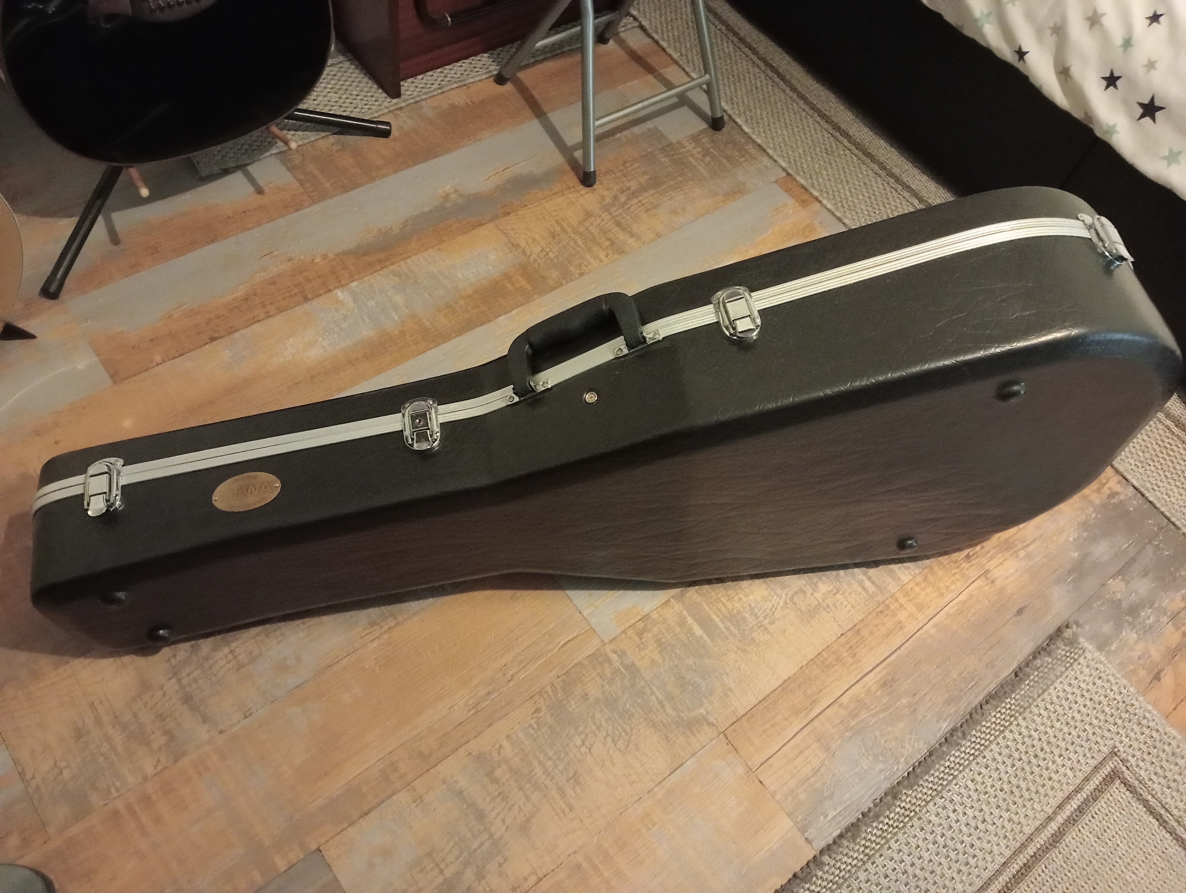 Étui rigide Gewa pour guitare folk (Dreadnought)