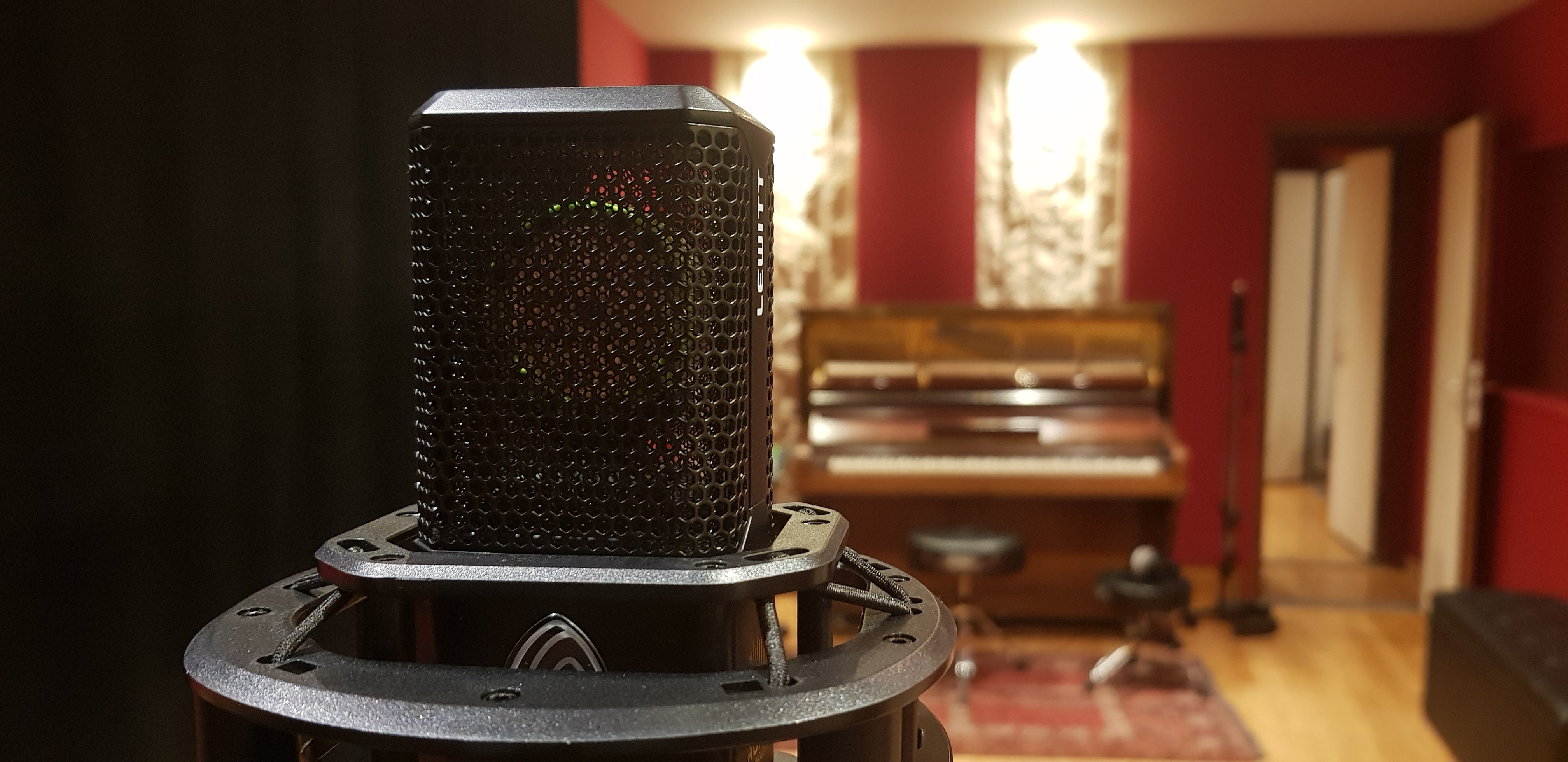 Lewitt Ray Piano Far