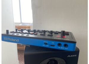Roland J-6 Chord Synthesizer