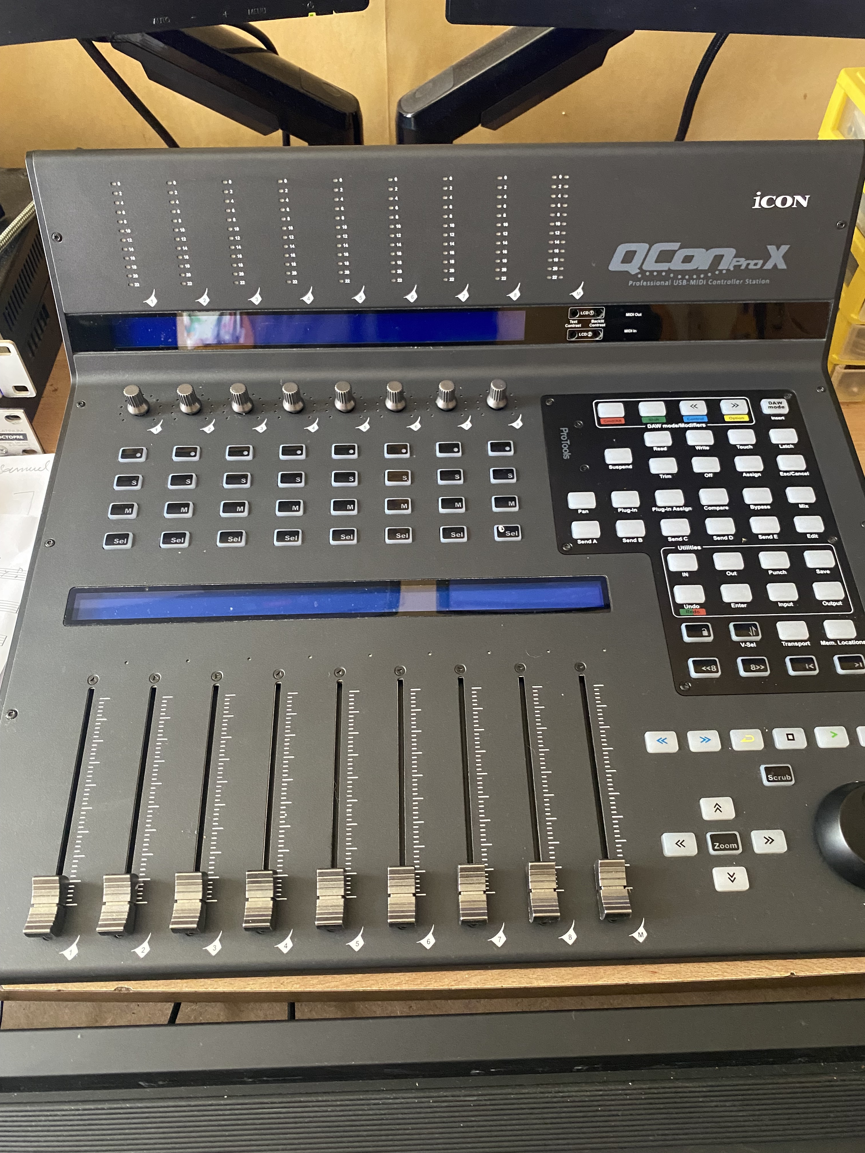 Vend ICON QCON PRO X + Icon QCon Pro X Panel Pro Tools + Icon QCon Pro X Panel Cubase/nuendo