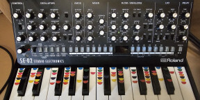 Roland SE-02 avec clavier K-25m