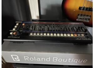 Roland JU-06A