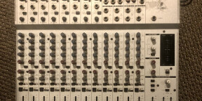 Table de mixage analogique Behringer Eurorack MX2004A