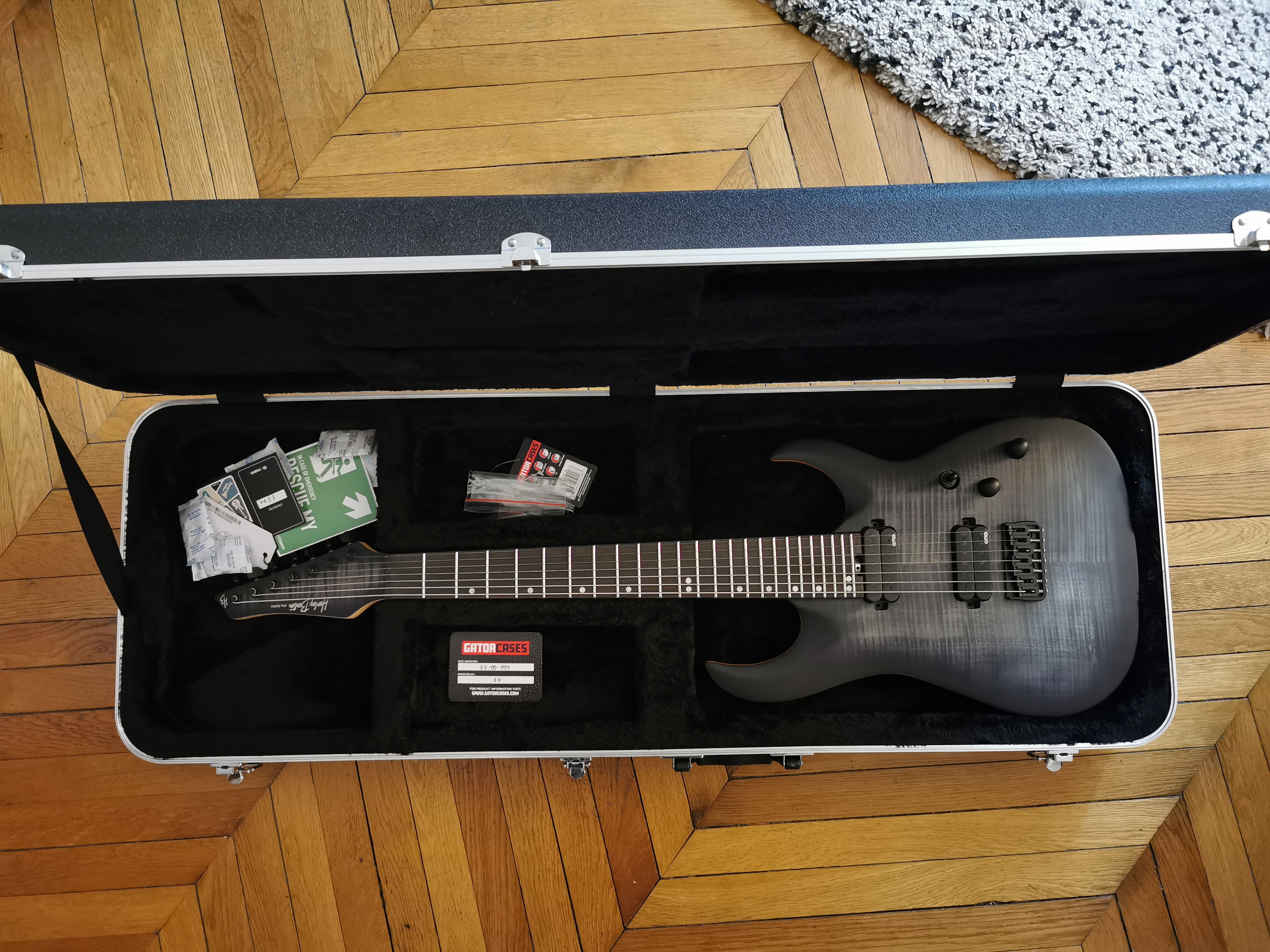 Vends Harley Benton Amarok-7 BKNT Flame Burst