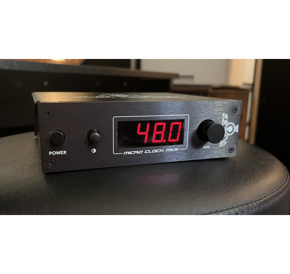 Black Lion Audio Micro Clock MKIII XB (1052)
