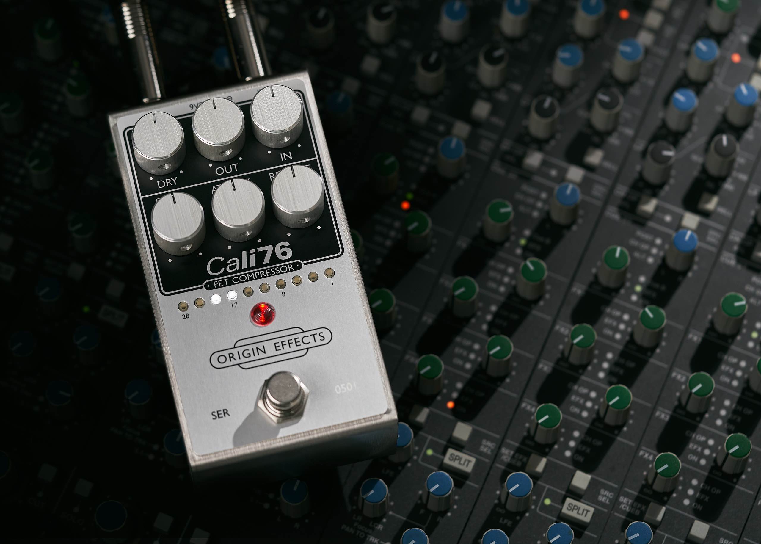 Origin Effects Cali76 V2 FET Compressor : Cali76 V2 FET CompressorLifeStyle