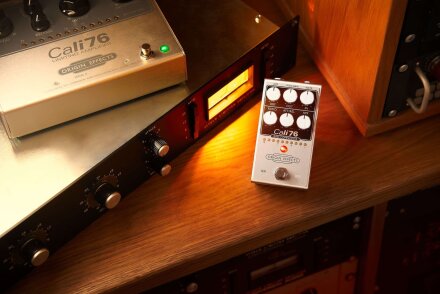 Origin Effects Cali76 V2 Bass Compressor : Cali76 V2 Bass Compressor LifeStyle Origin Effects Cali76 V2 Bass Compressor : Cali76 V2 Bass Compressor LifeStyle