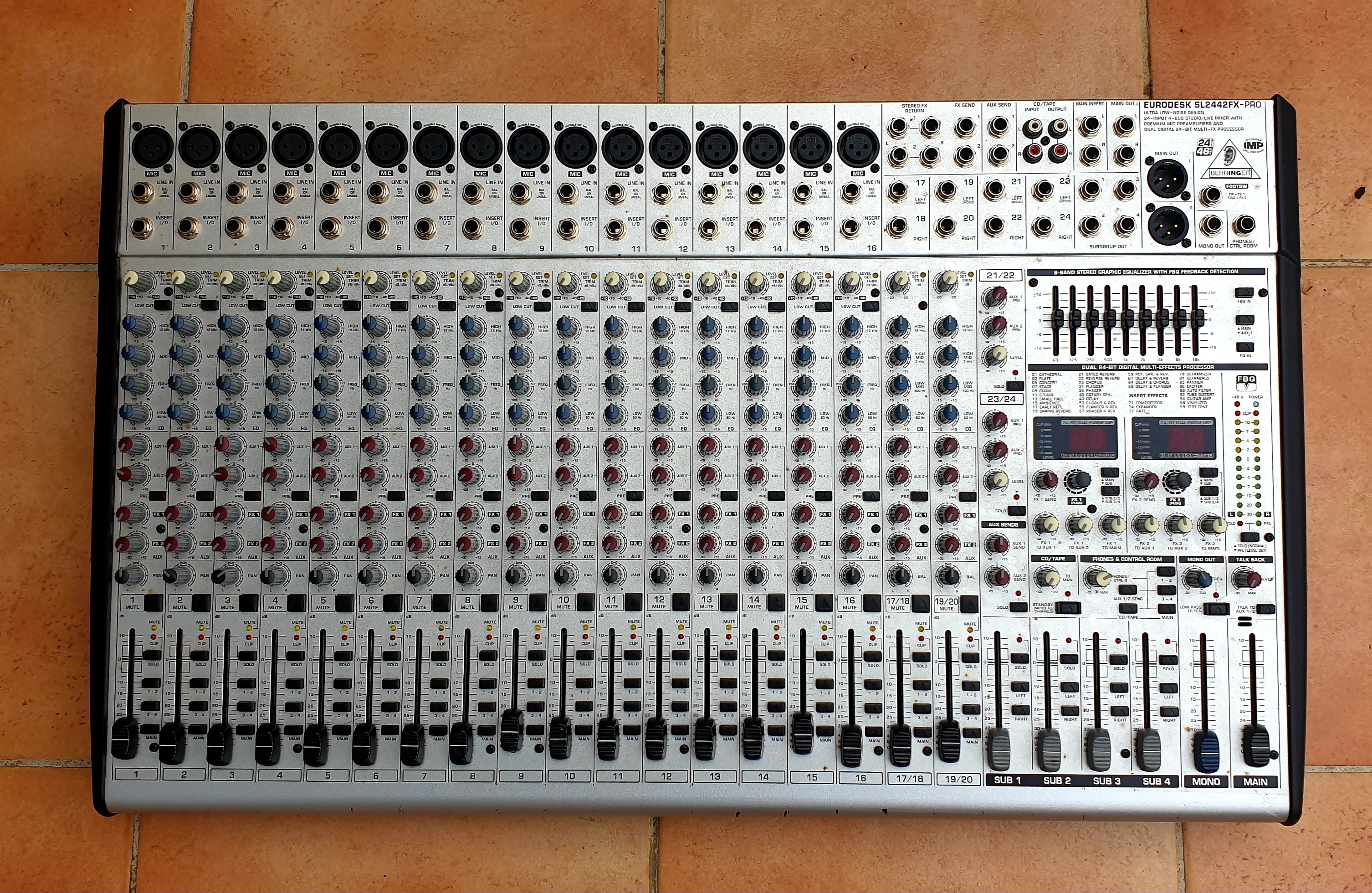Pictures and images Behringer Eurodesk SL2442FX-PRO Pictures and images Behringer Eurodesk SL2442FX-PRO