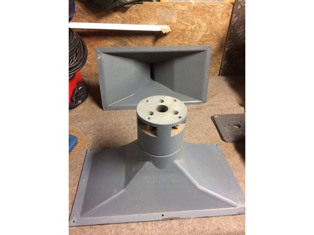 Paire de pavillons MANTARAY MR2 594