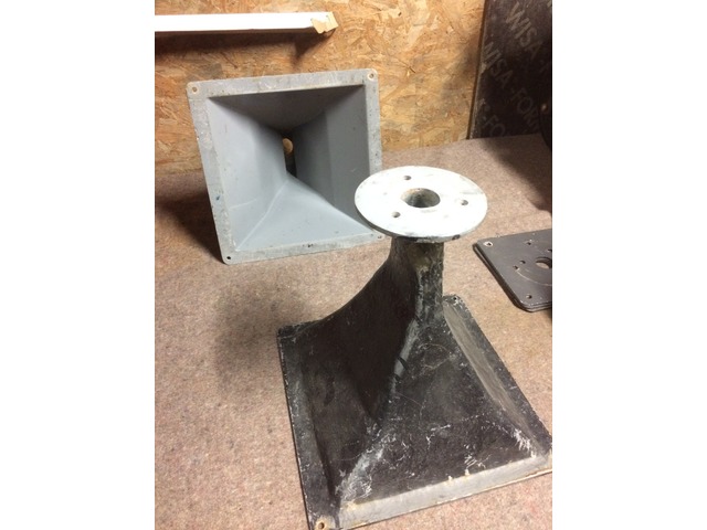 Paire de pavillons MANTARAY MR2 564