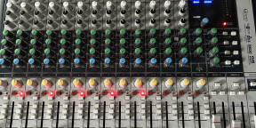 Vends Table de mixage SOUNDCRAFT Signature 16 boîte d'origine
