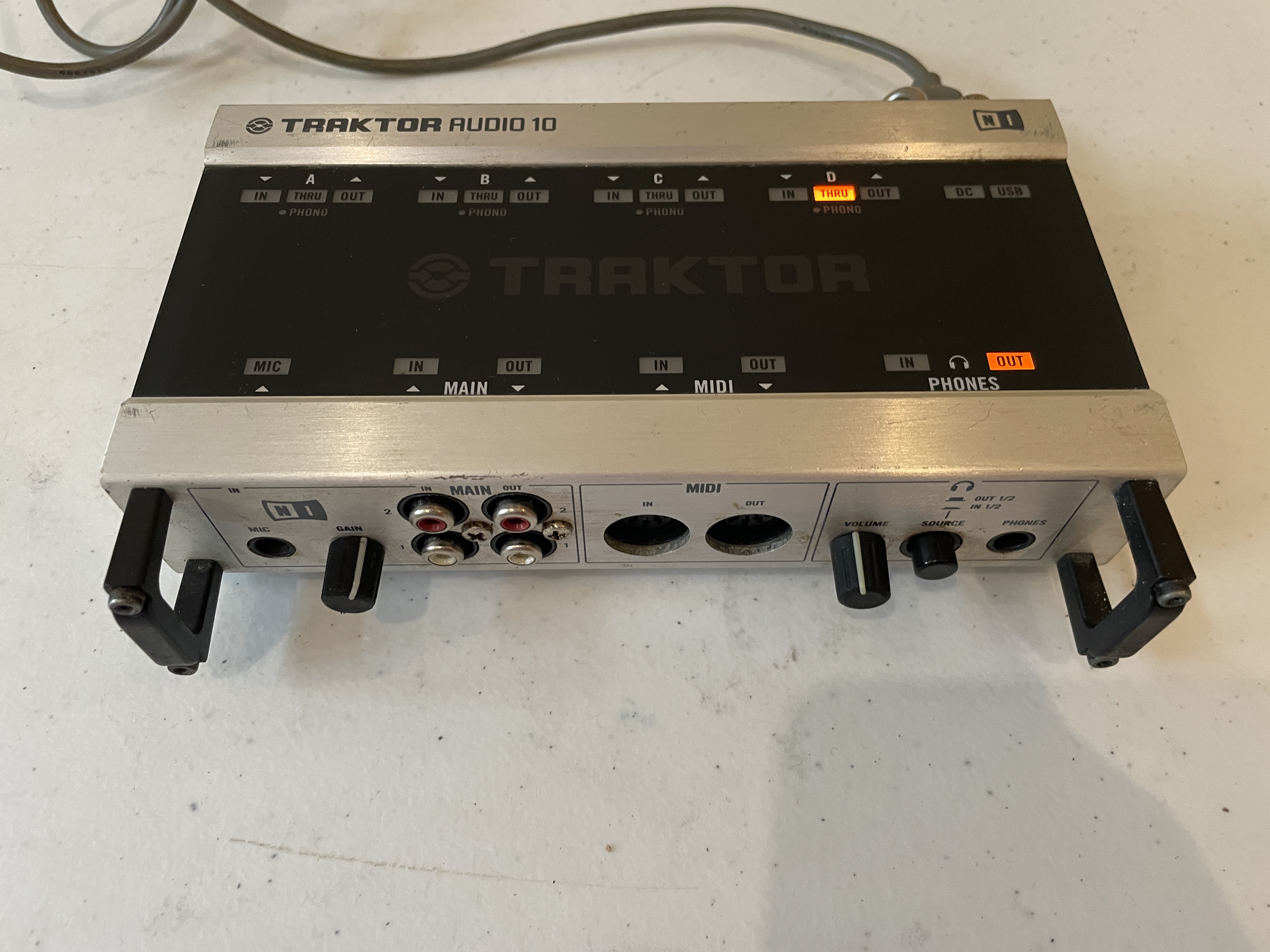NATIVE INSTRUMENTS TRAKTOR AUDIO 10 動作OK NATIVE INSTRUMENTS TRAKTOR AUDIO 10 動作OK