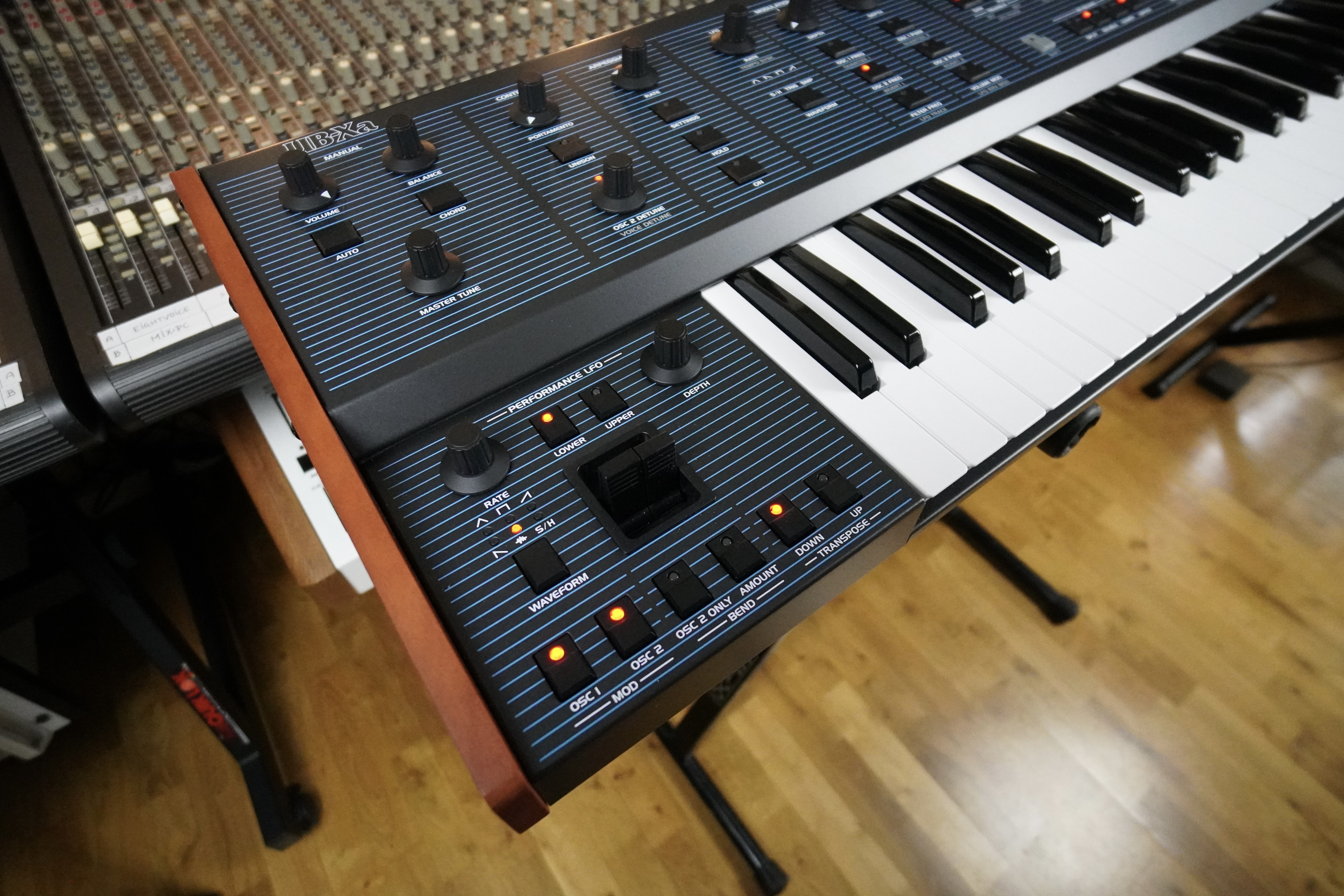 UB-Xa 1tof 08 Trois quarts zoom droite