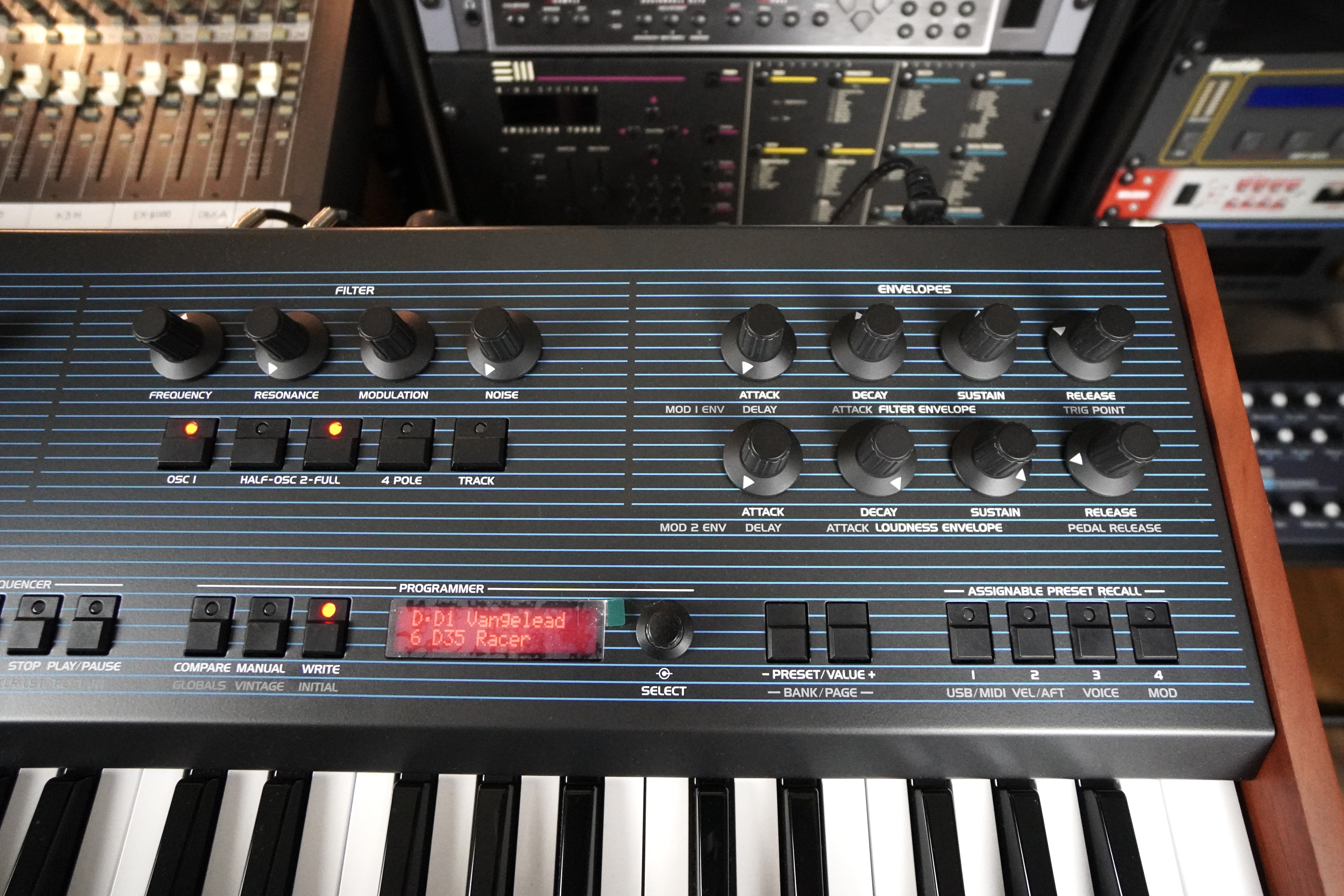 UB-Xa 1tof 11 zoom 3