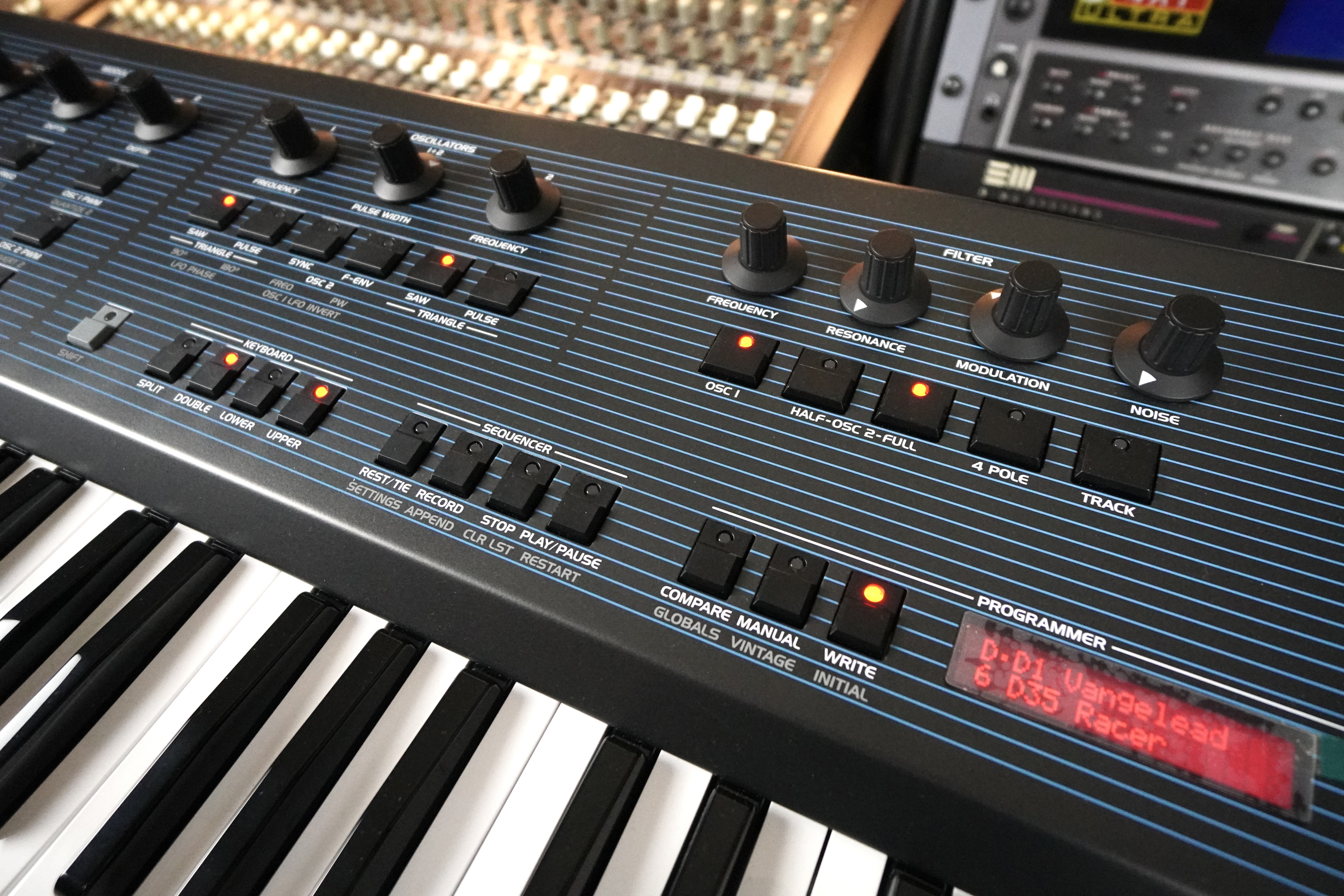 UB-Xa 1tof 14 trois quart gauche zoom
