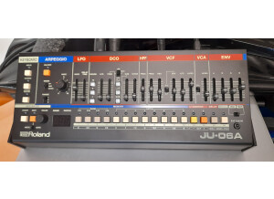 Roland JU-06A