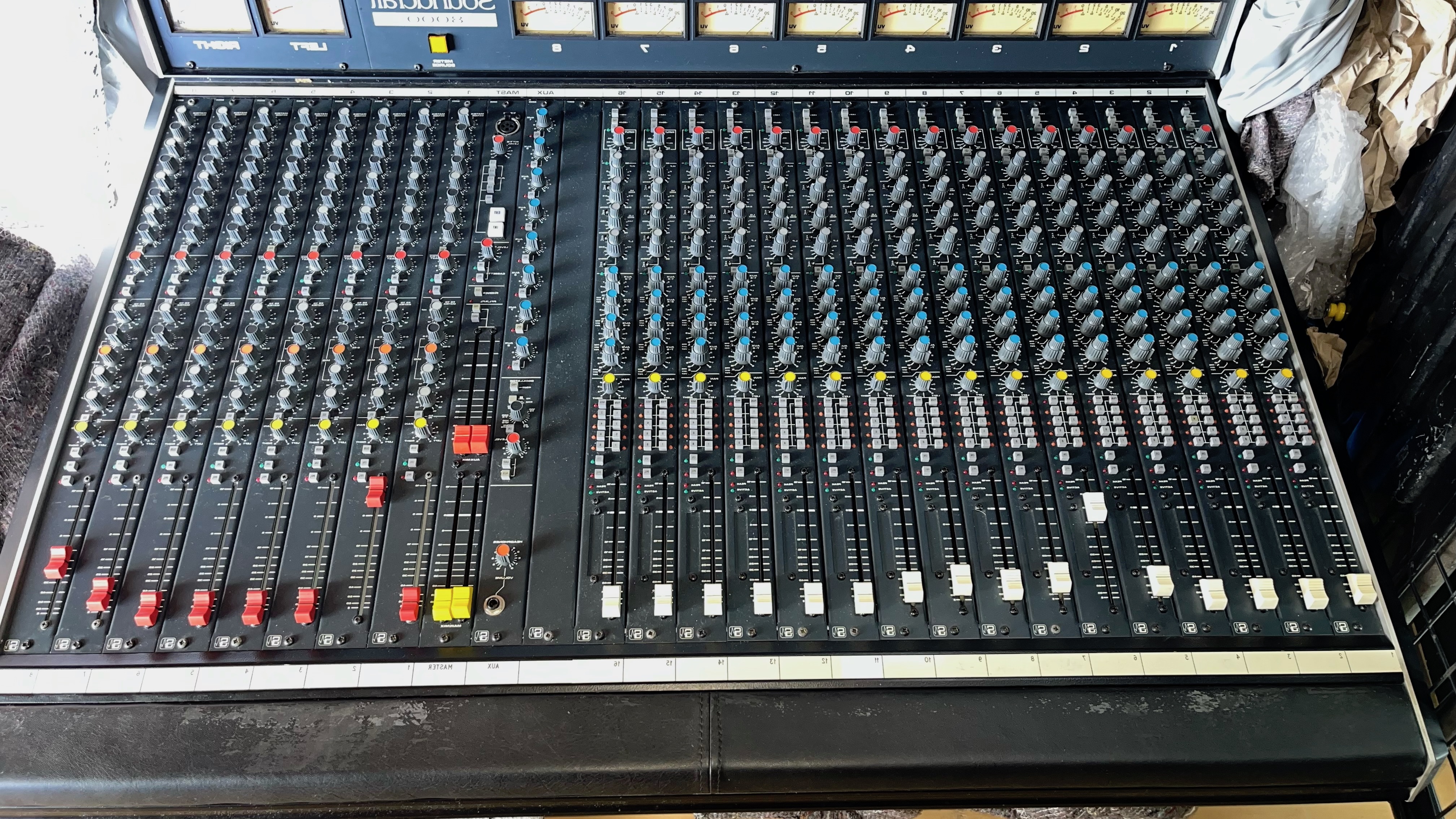 SOUNDCRAFT MX8000 / 1614