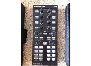 Native Instruments Traktor Kontrol X1 (7835)