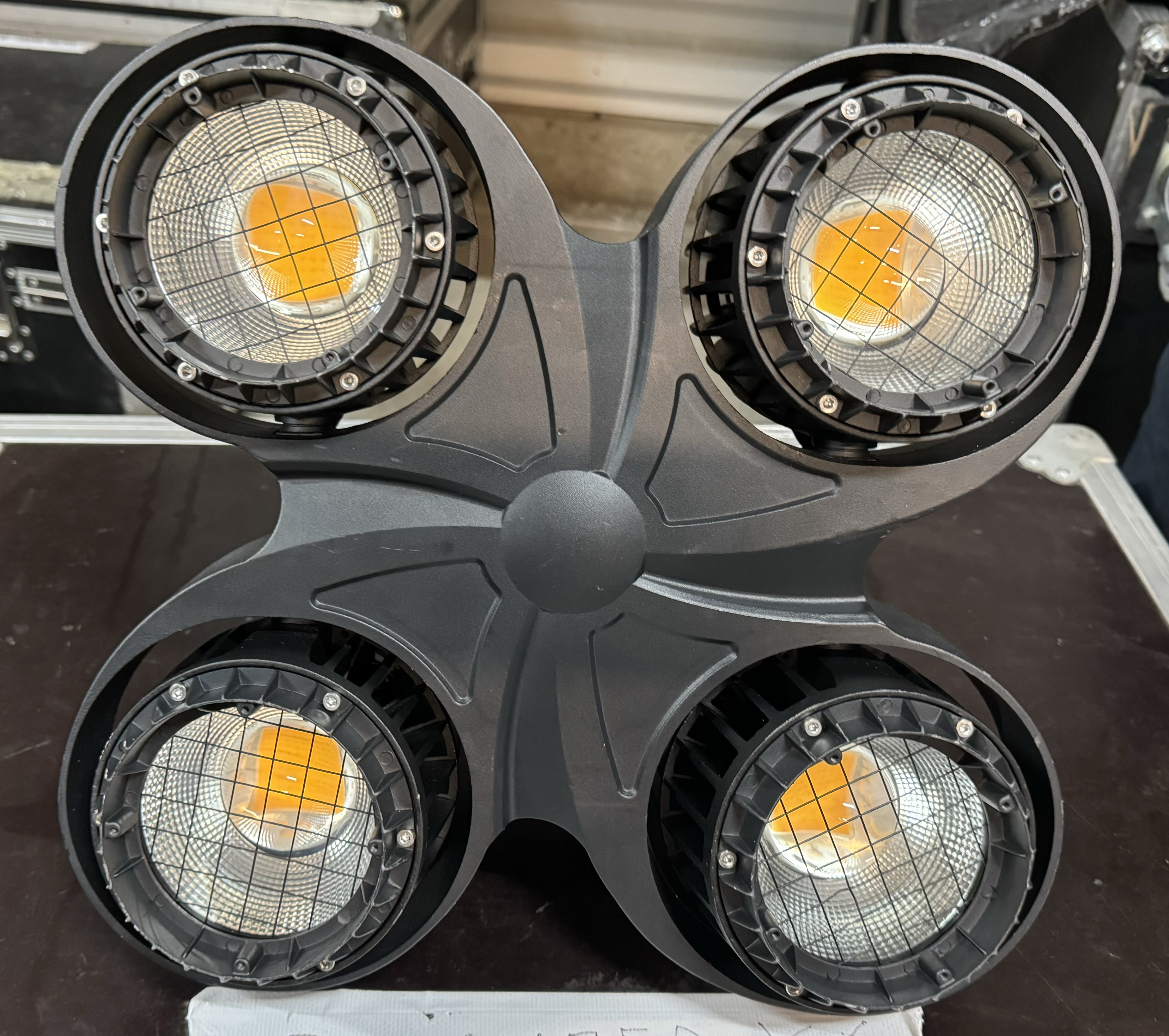 Projecteur de Scene Blinder SB4000IP 