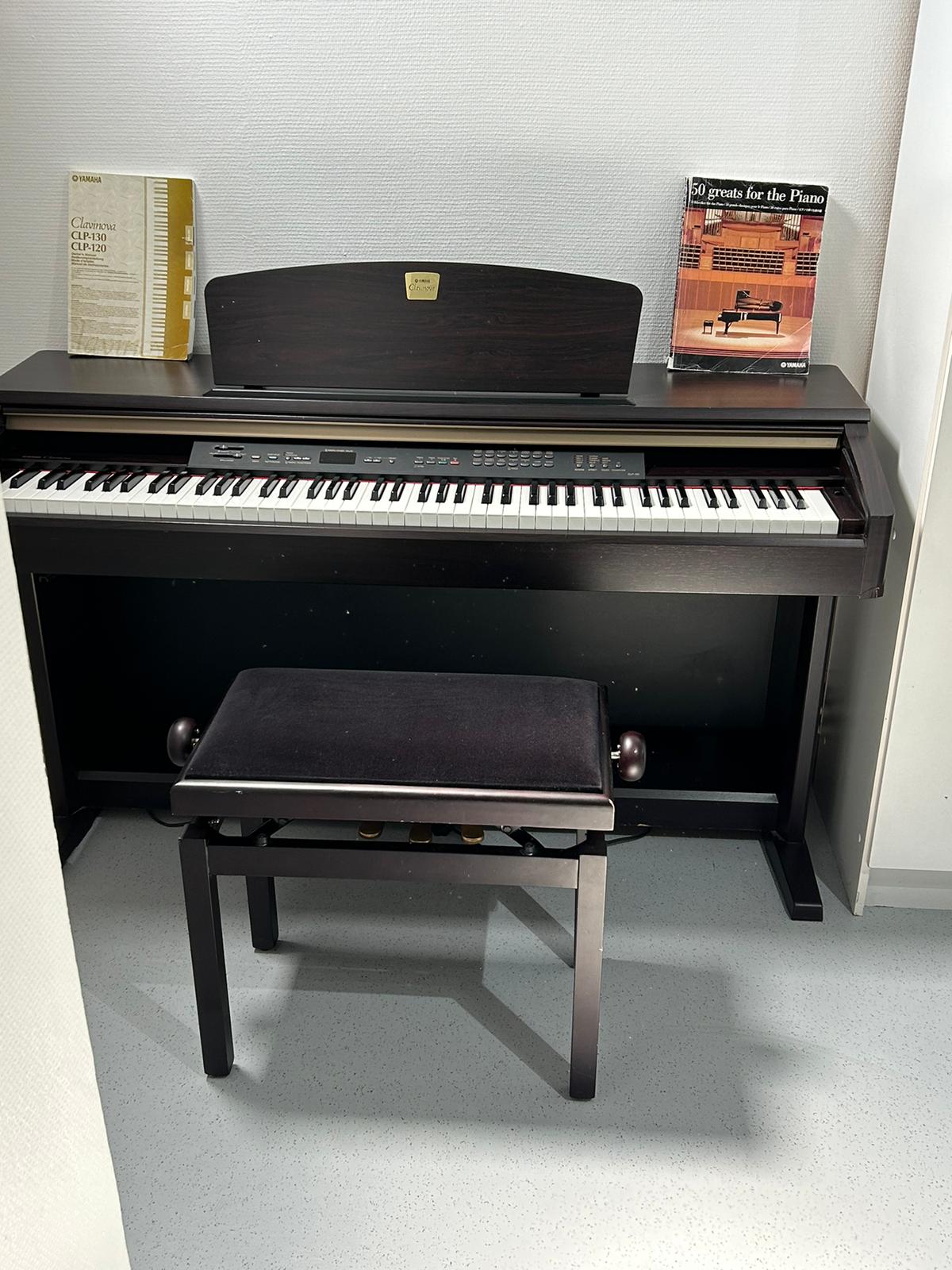 ヤマハ Yamaha Clavinova CLP-120 ピアノ　【椅子】 ヤマハ Yamaha Clavinova CLP-120 ピアノ 【椅子】 Yamaha