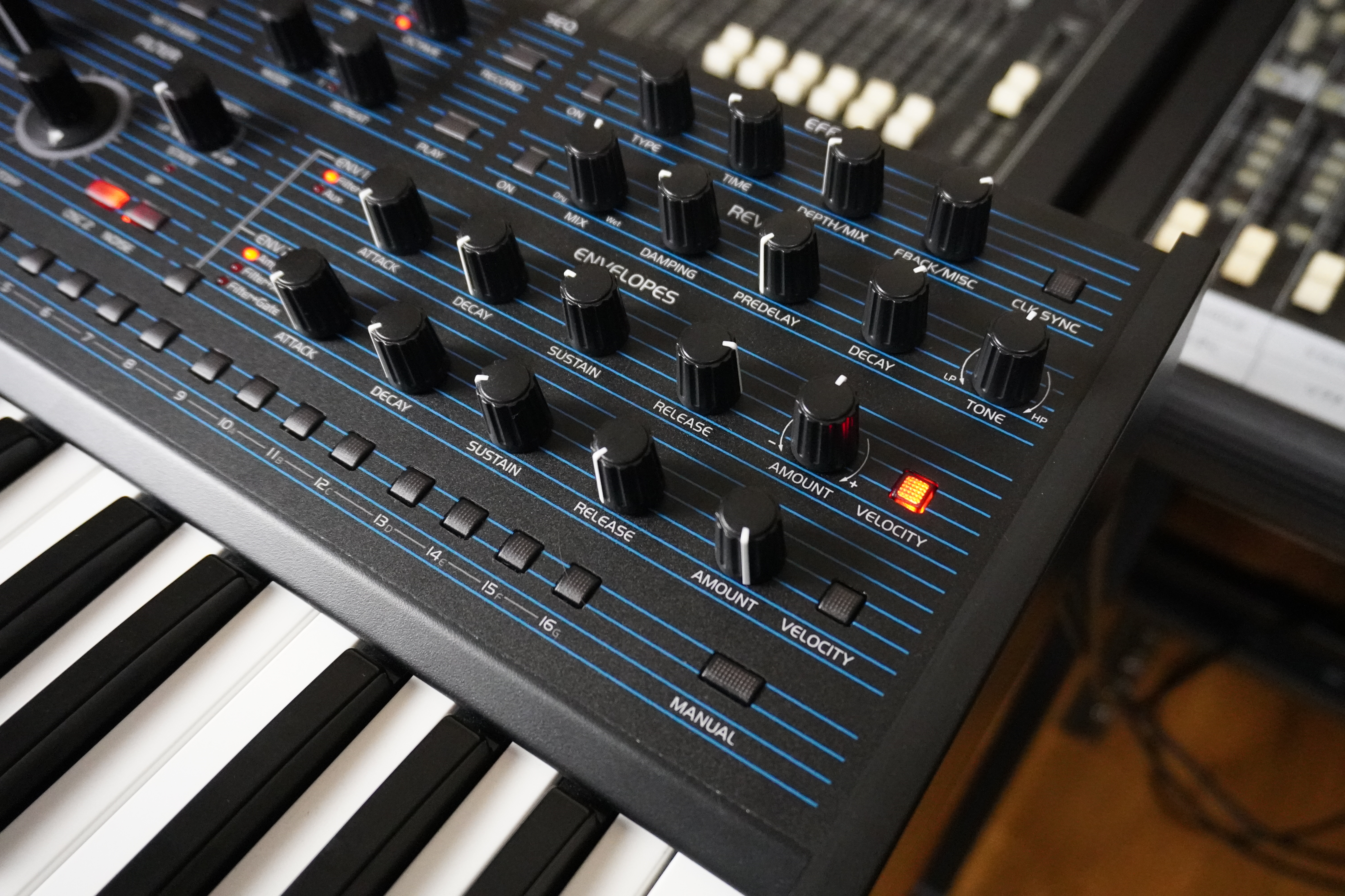 TEO-5 2tof 16 Trois quart droite zoom Env