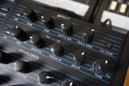 TEO-5 2tof 17 Trois quart droite zoom FX TEO-5 2tof 17 Trois quart droite zoom FX