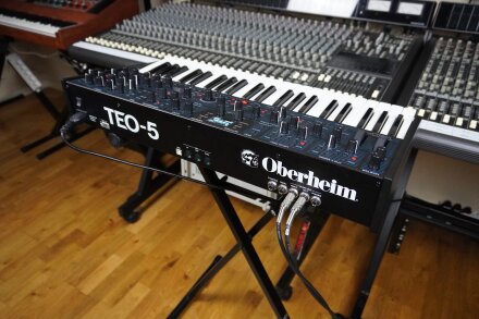 TEO-5 2tof 22 Arrière trois quart droit TEO-5 2tof 22 Arrière trois quart droit