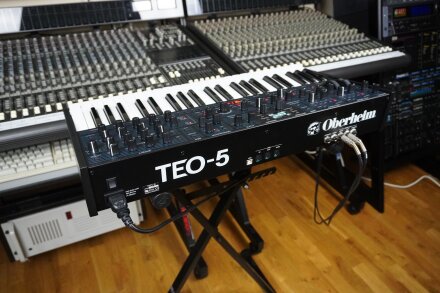 TEO-5 2tof 23 Arrière trois quart gauche TEO-5 2tof 23 Arrière trois quart gauche