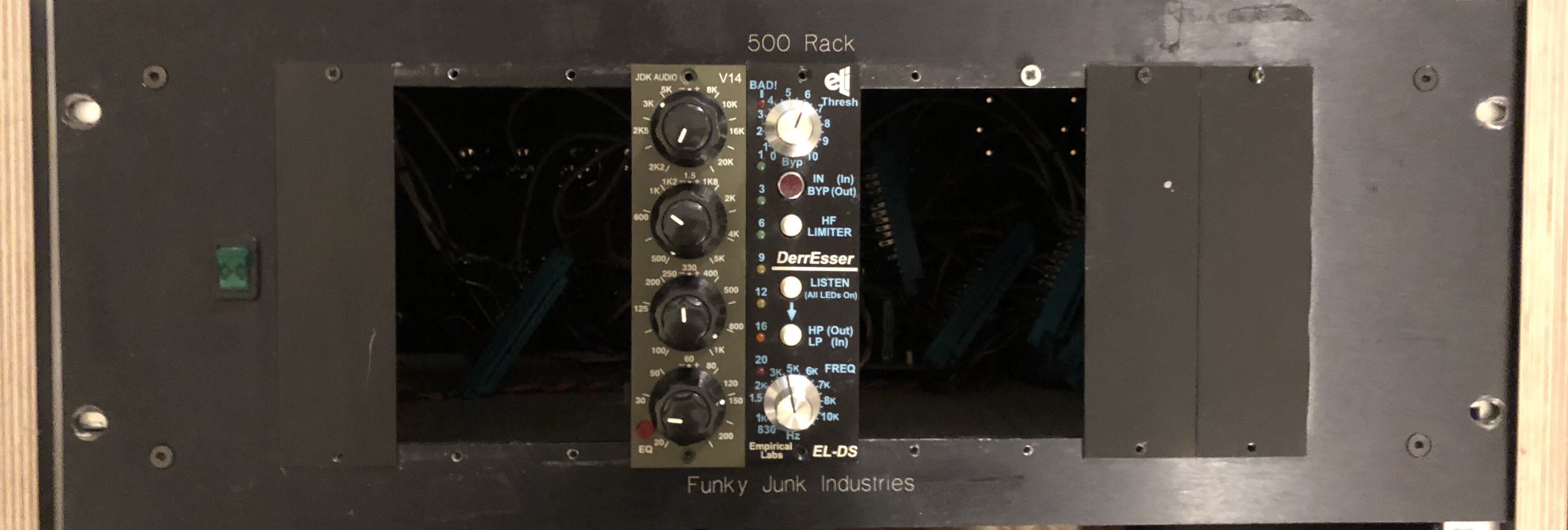 VENDS FUNKY JUNK INDUSTRIES  500 RACK 9 SLOTS