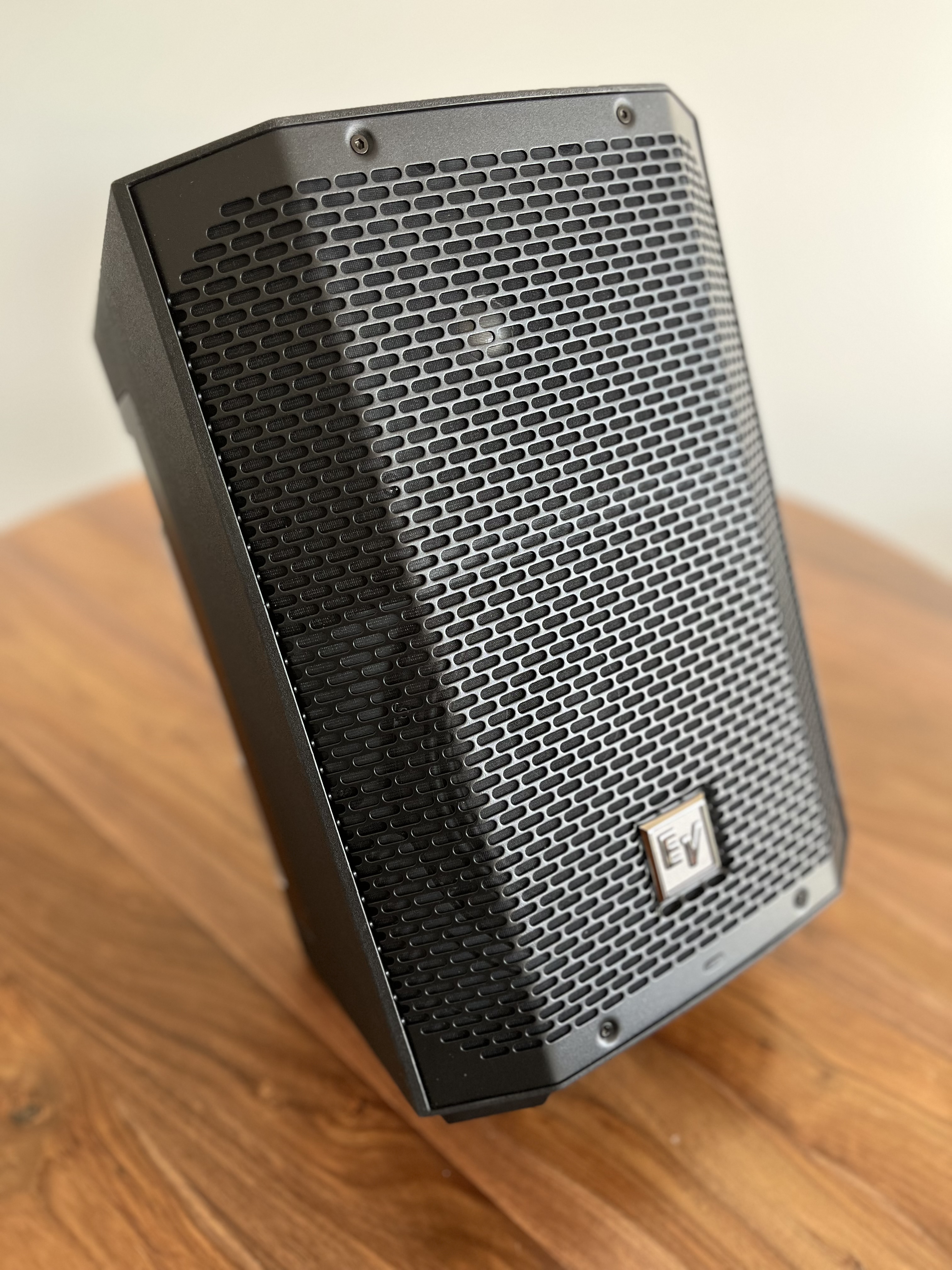 Electro-Voice EversE 8