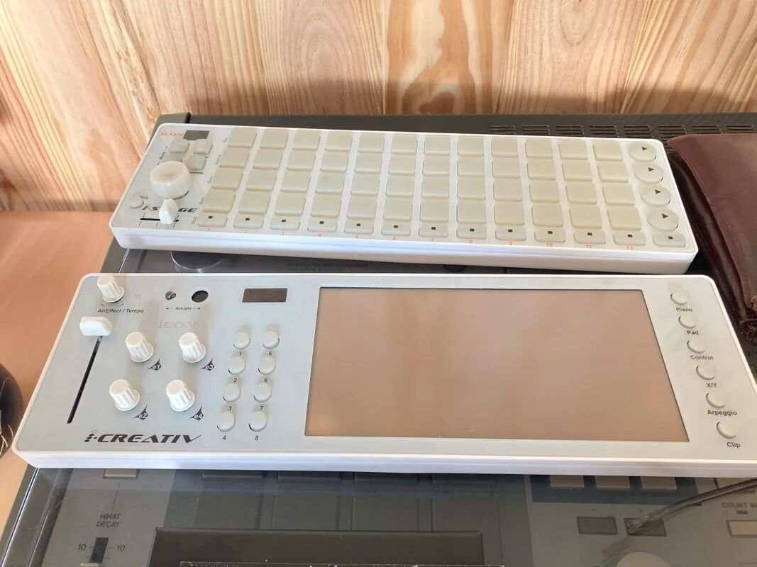 Lot 2 controleurs DJ ICON