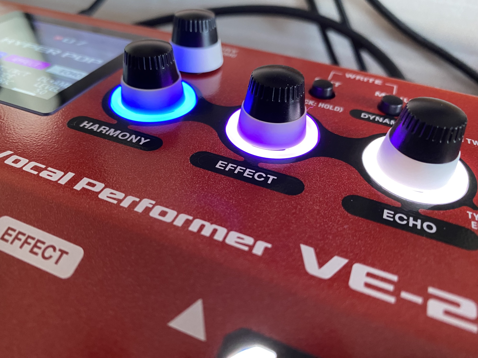 Boss VE-22 Vocal Performer : VE-22 Knobs slant