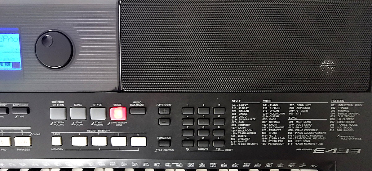Pictures and images Yamaha PSR-E433 - Audiofanzine