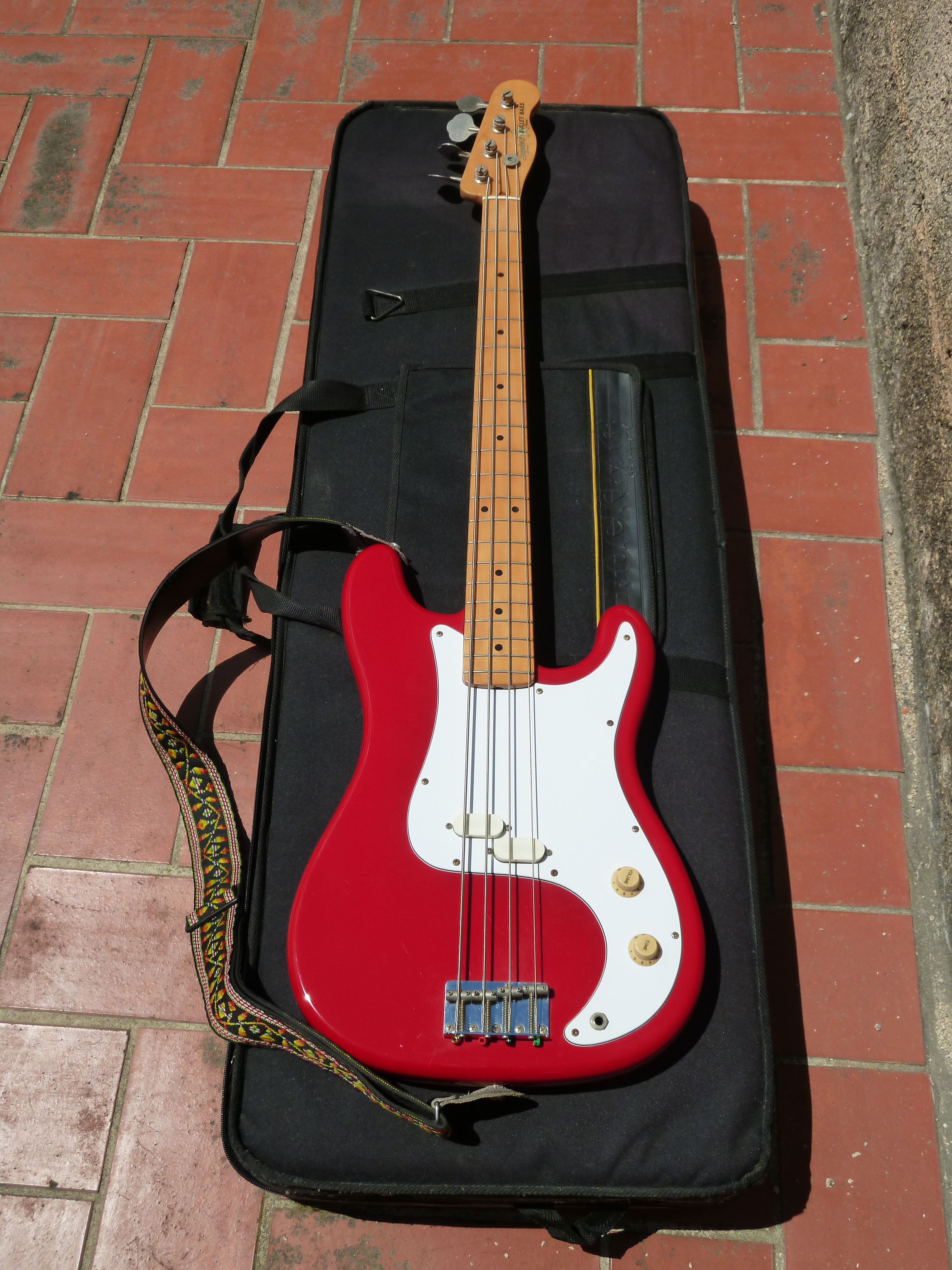 Squier Bullet Bass