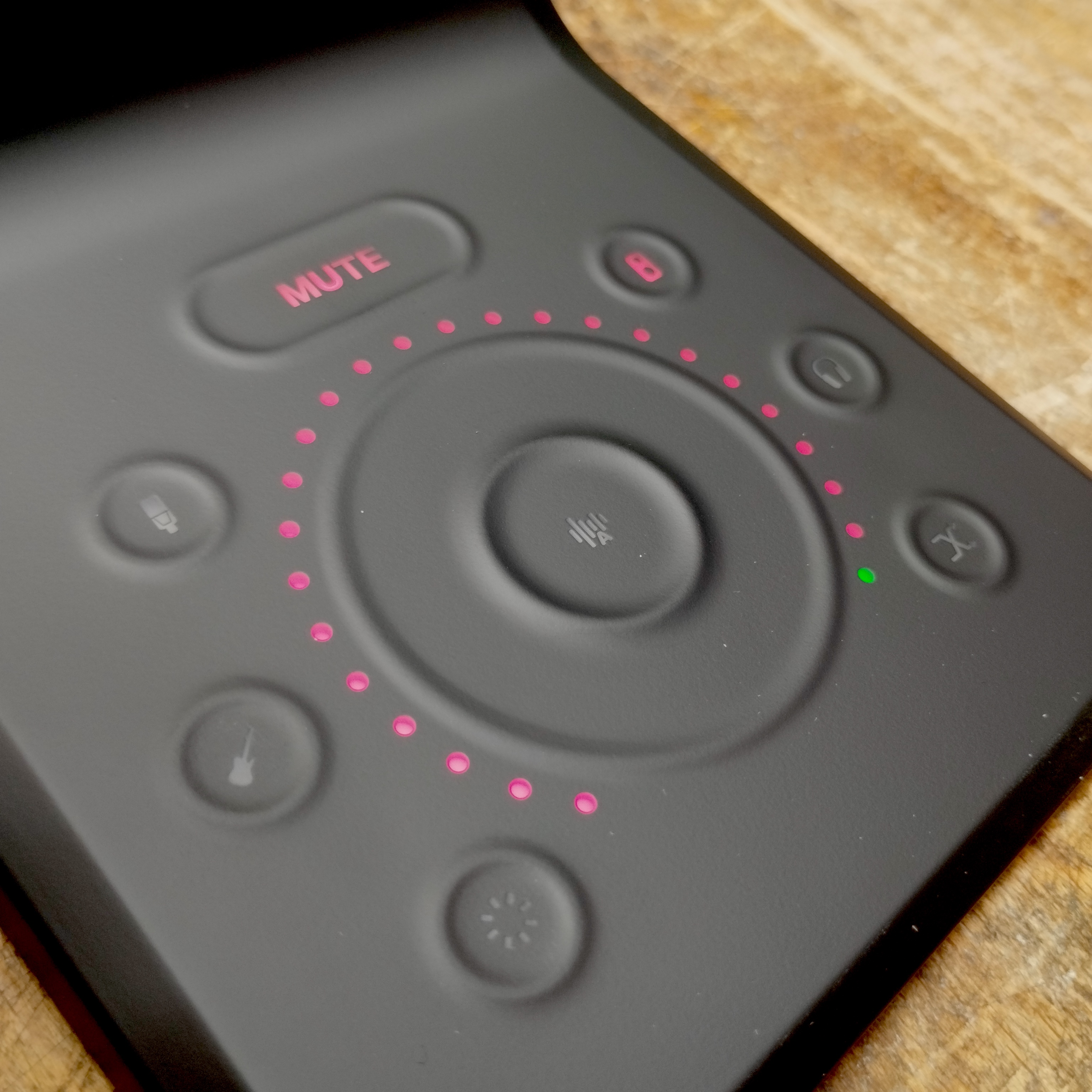 Lewitt Connect 2 mute