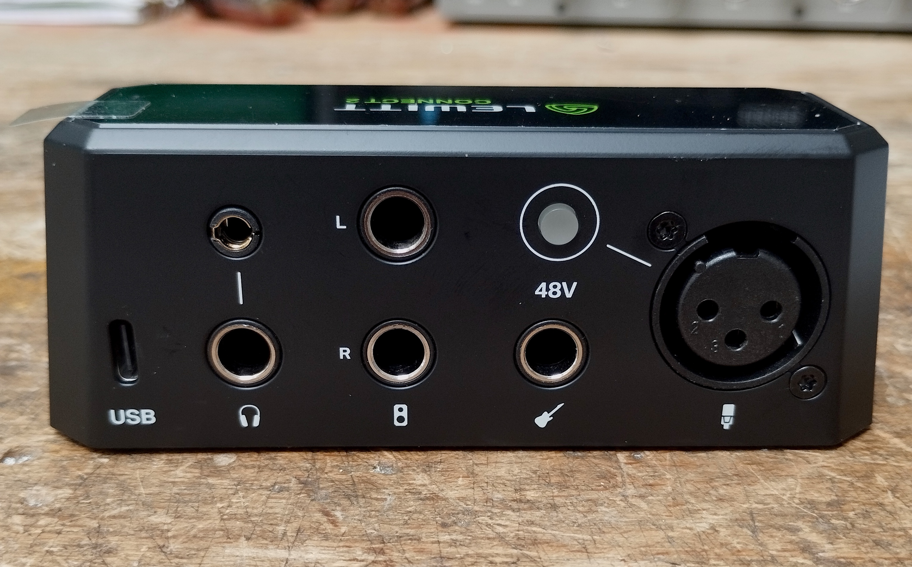 Lewitt Connect 2 arrière