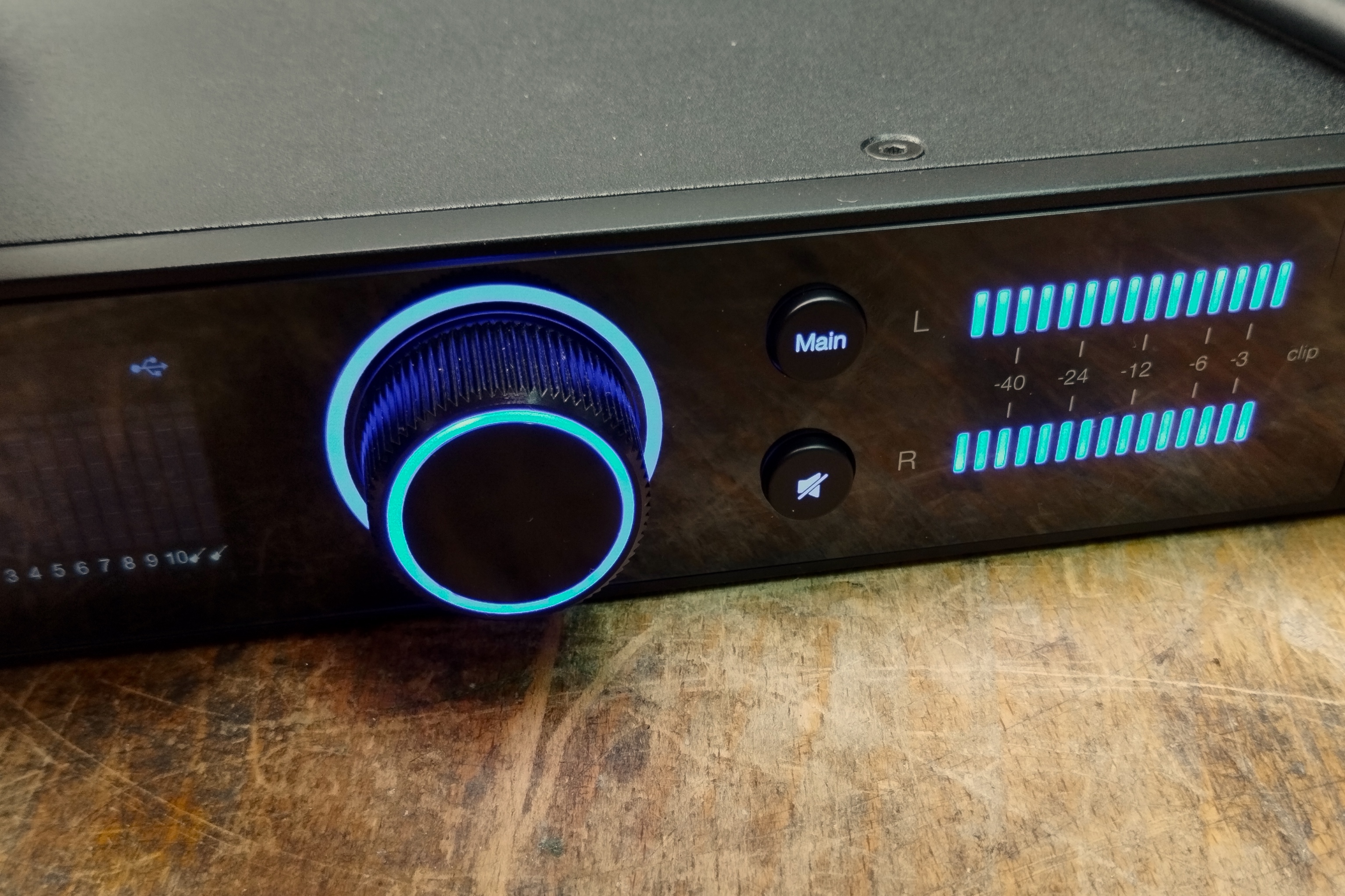PreSonus QuantumHD8 niveaumonitor