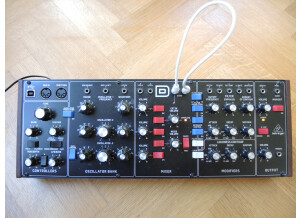 Behringer Model D (62342)