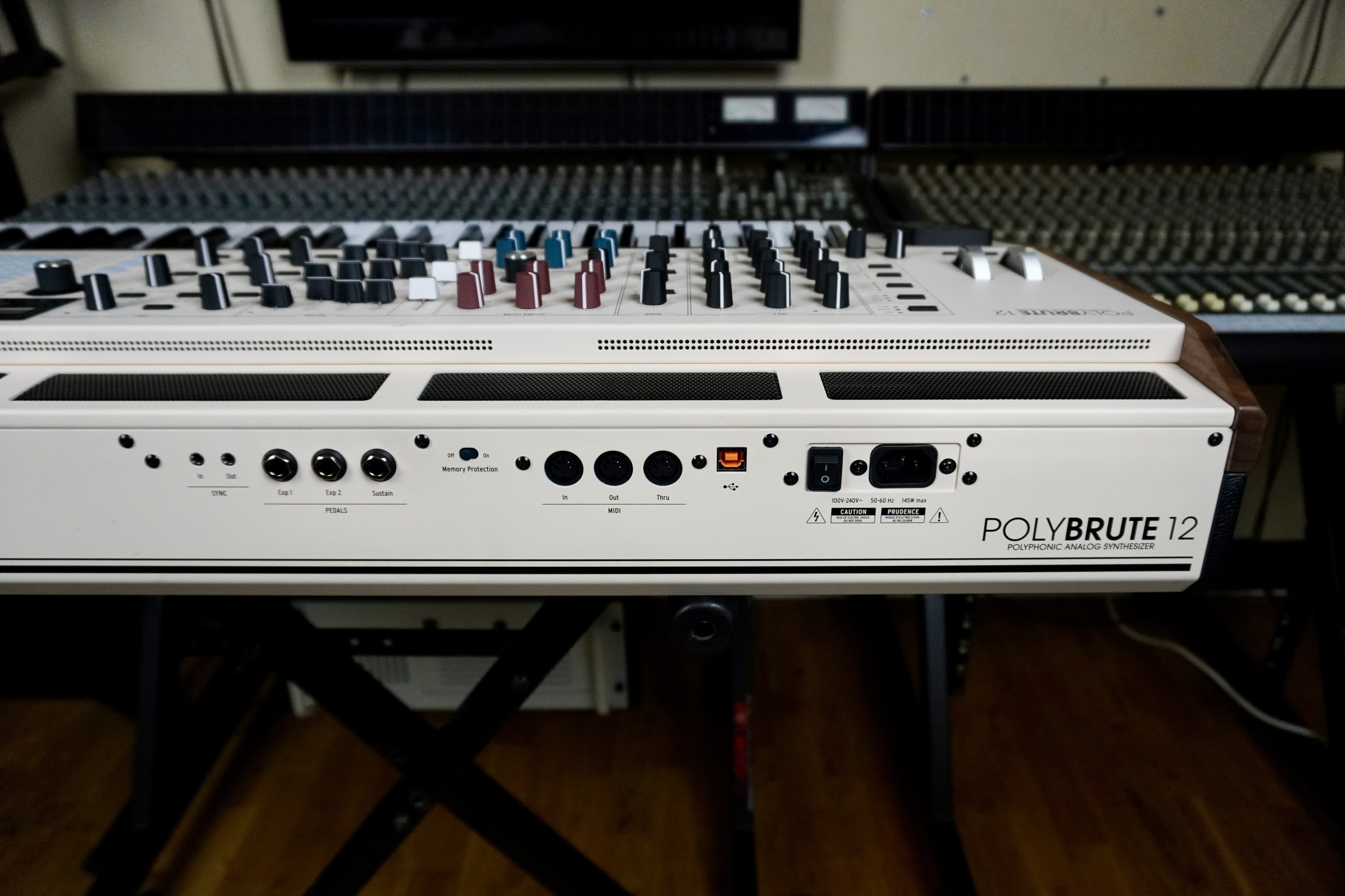 PolyBrute-12 2tof 27 Arri&egrave;re droite