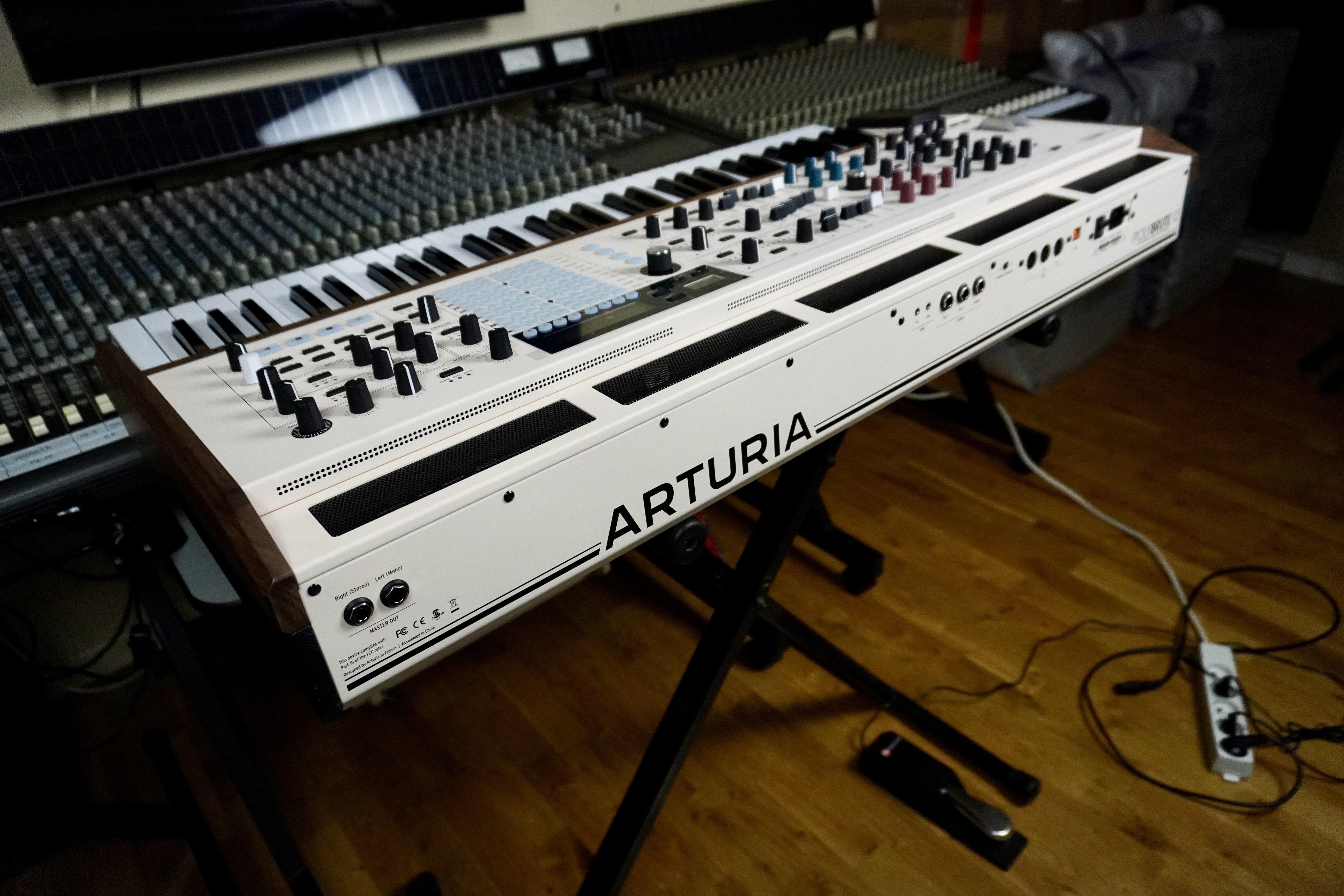 PolyBrute-12 2tof 32 Trois quart arri&egrave;re