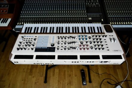 PolyBrute-12 2tof 33 Arrière haut PolyBrute-12 2tof 33 Arrière haut