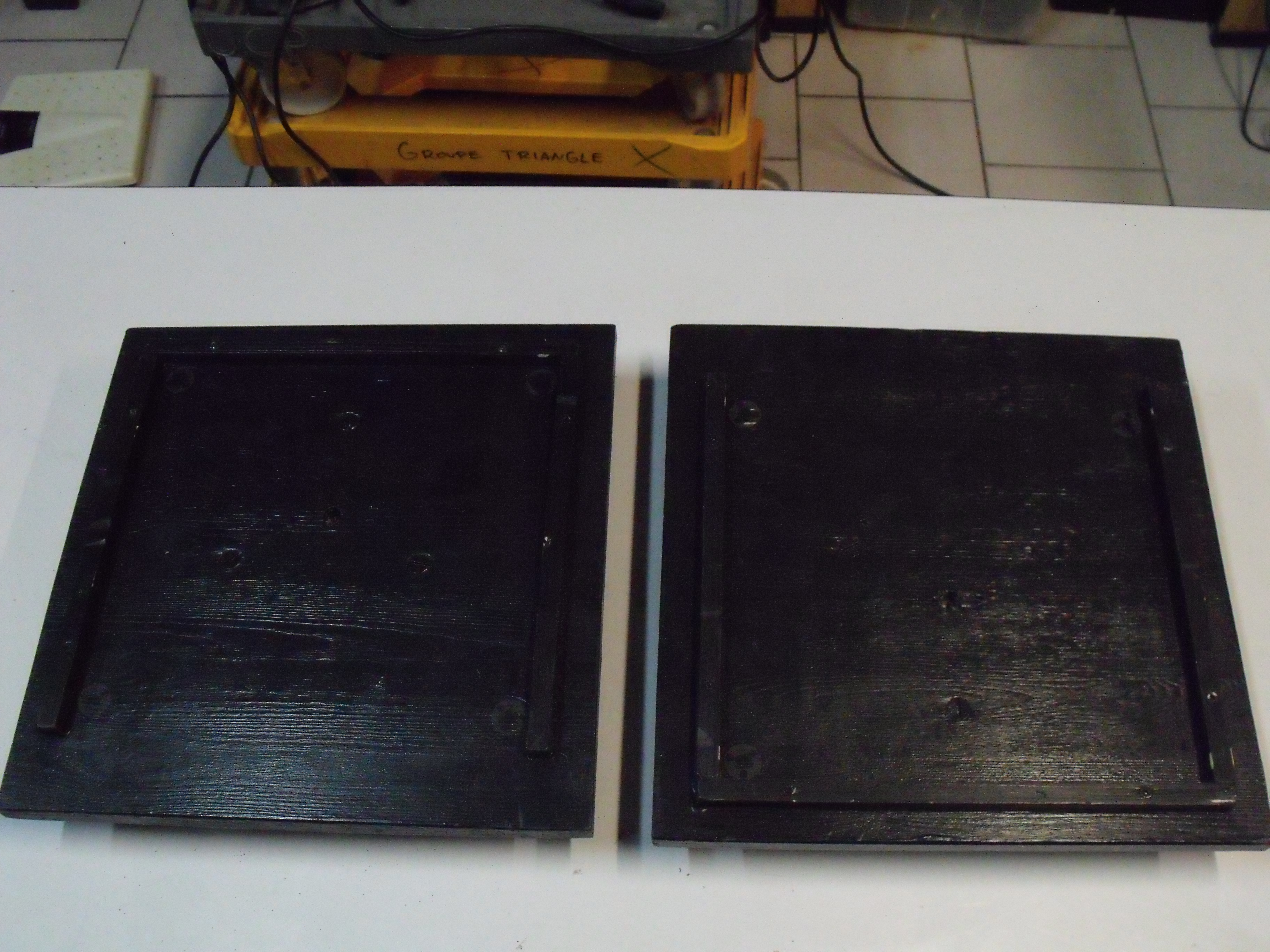 lot de 2 plateaux  pour pieds d'enceintes