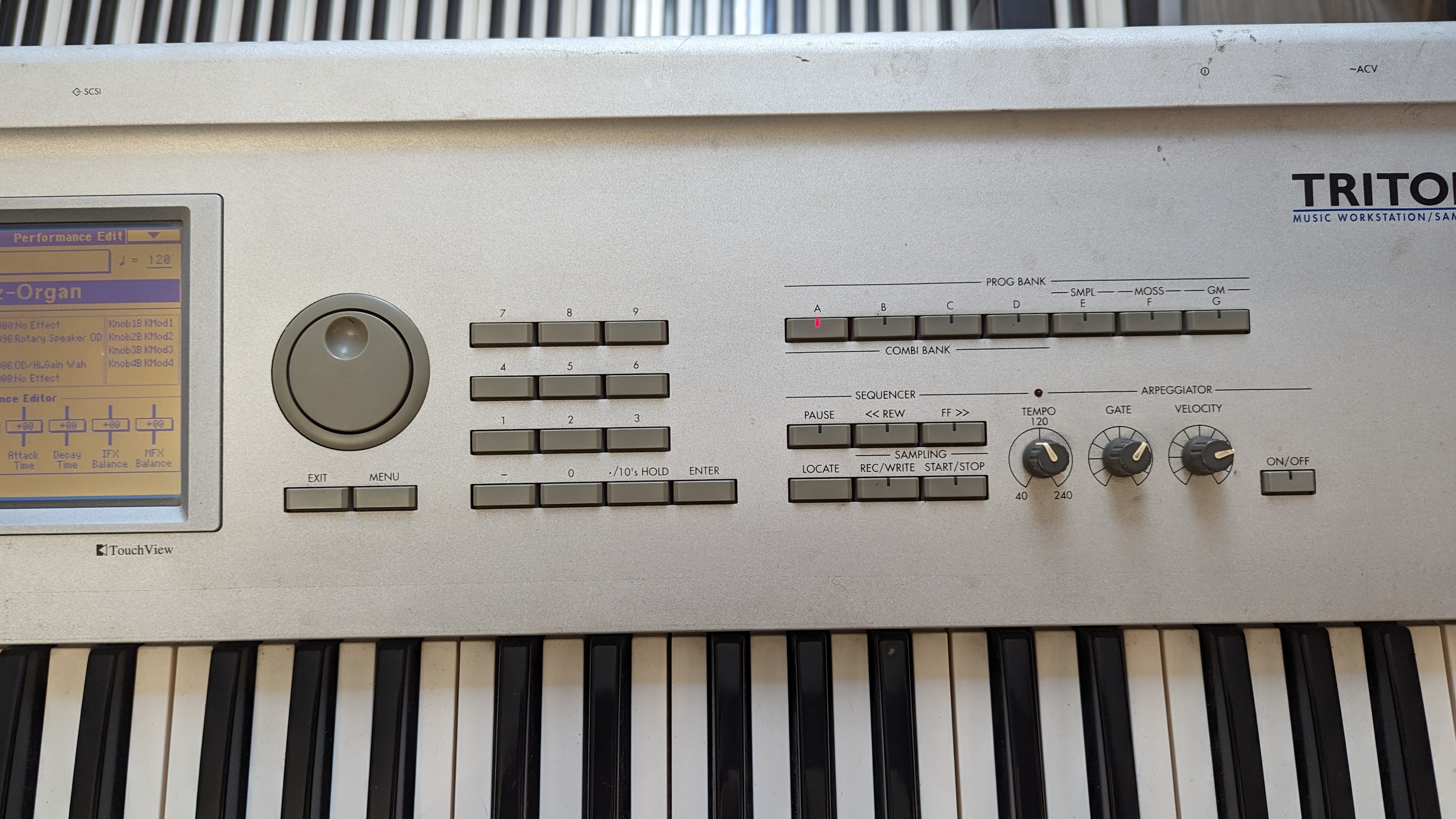 Pictures and images Korg Triton 61 - Audiofanzine Pictures and images Korg Triton 61 - Audiofanzine
