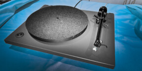 Platine tourne disque GOLDRING de haute-fidélité , extrêmement musicale , simple et trés fiable cellule ORTOFON