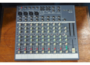 Tascam M-08 (85334)